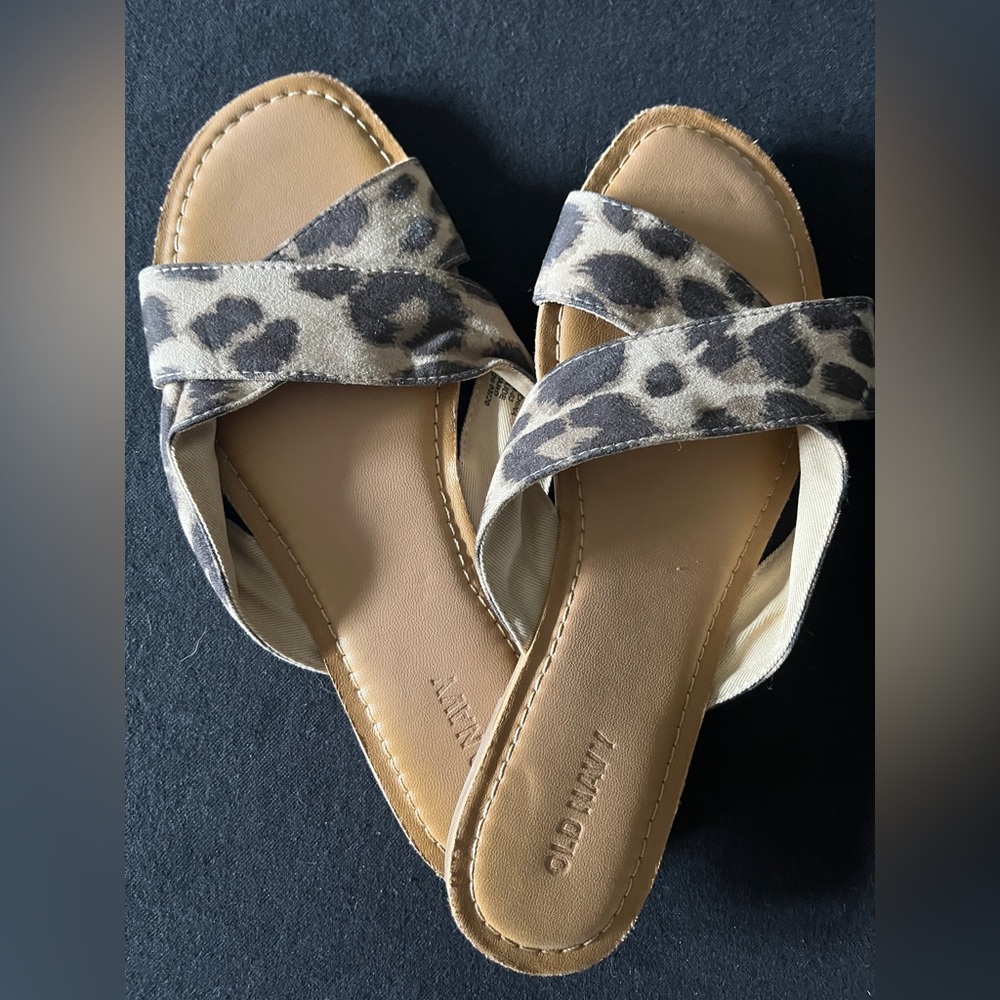 Old Navy Tan leopard print Sandals Size 6